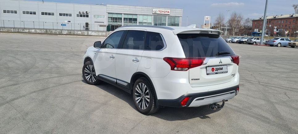 SUV   Mitsubishi Outlander 2019 , 2650000 , 