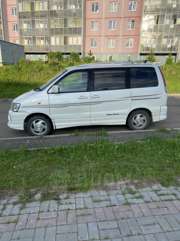    Toyota Town Ace Noah 2001 , 425000 , 