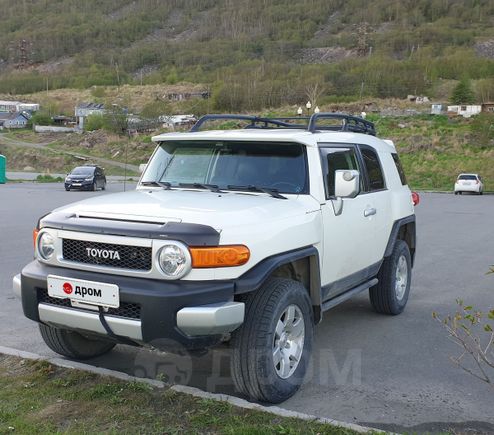 SUV   Toyota FJ Cruiser 2010 , 1800000 , 