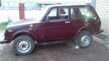 SUV    4x4 2121  2013 , 110000 , 