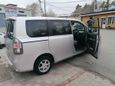    Toyota Voxy 2010 , 900000 , 