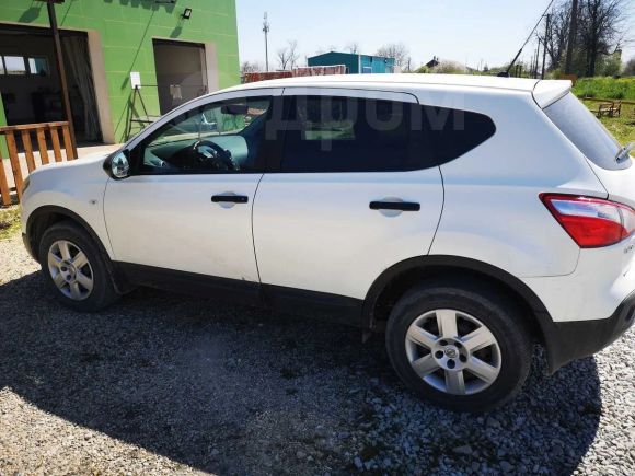 SUV   Nissan Qashqai 2013 , 700000 , 