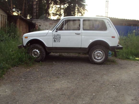 SUV    4x4 2121  1988 , 80000 , 