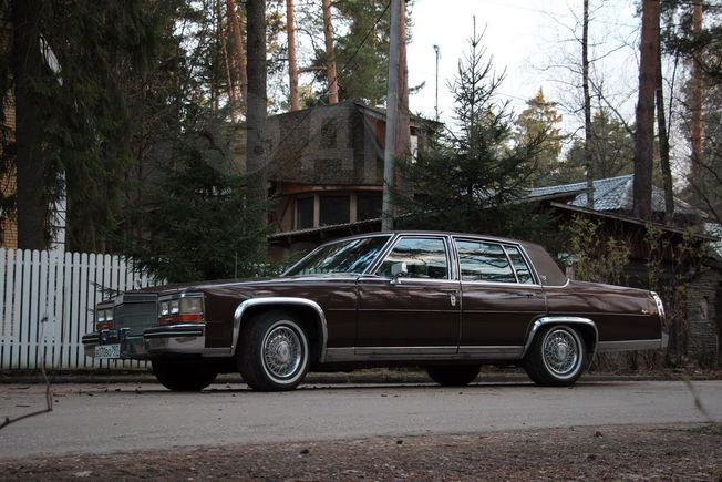  Cadillac Fleetwood 1984 , 1350000 , 