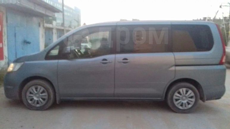    Nissan Serena 2009 , 700000 , 