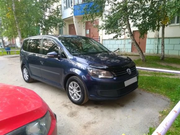    Volkswagen Touran 2010 , 600000 , 