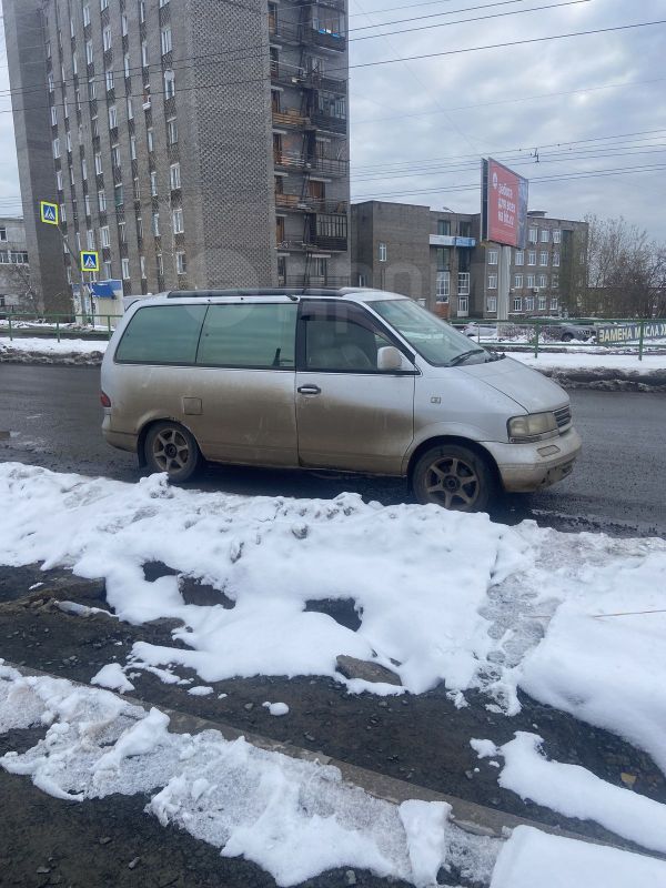    Nissan Largo 1990 , 200000 , 