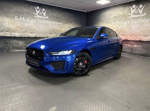 Jaguar xe синий
