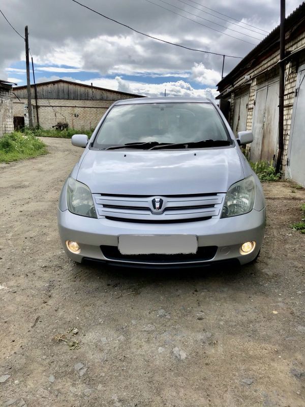  Toyota ist 2002 , 305000 , 