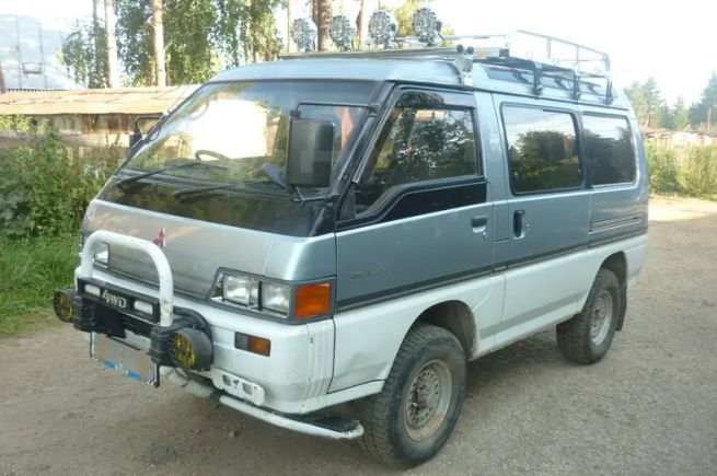    Mitsubishi Delica 1990 , 220000 , 