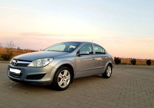  Opel Astra 2010 , 335000 , 