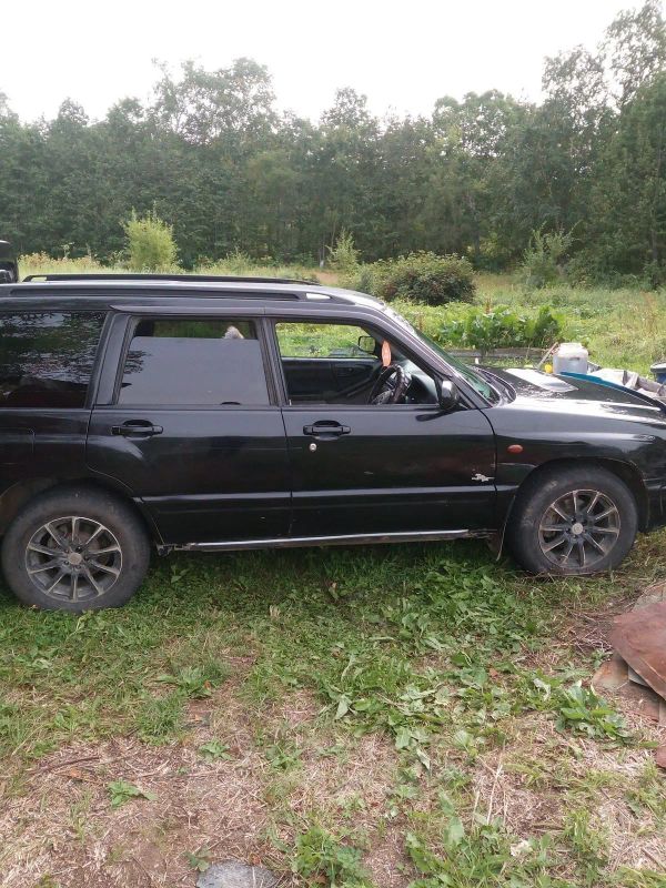 SUV   Subaru Forester 1999 , 300000 , -