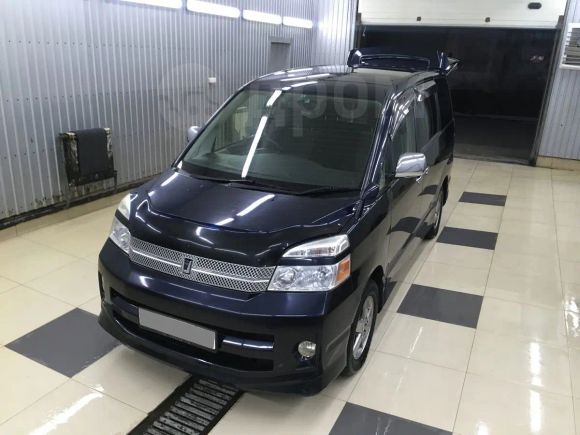    Toyota Voxy 2006 , 700000 , 