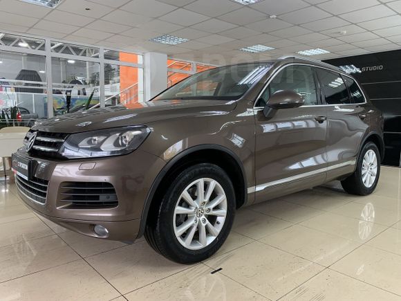 SUV   Volkswagen Touareg 2014 , 2399999 , 