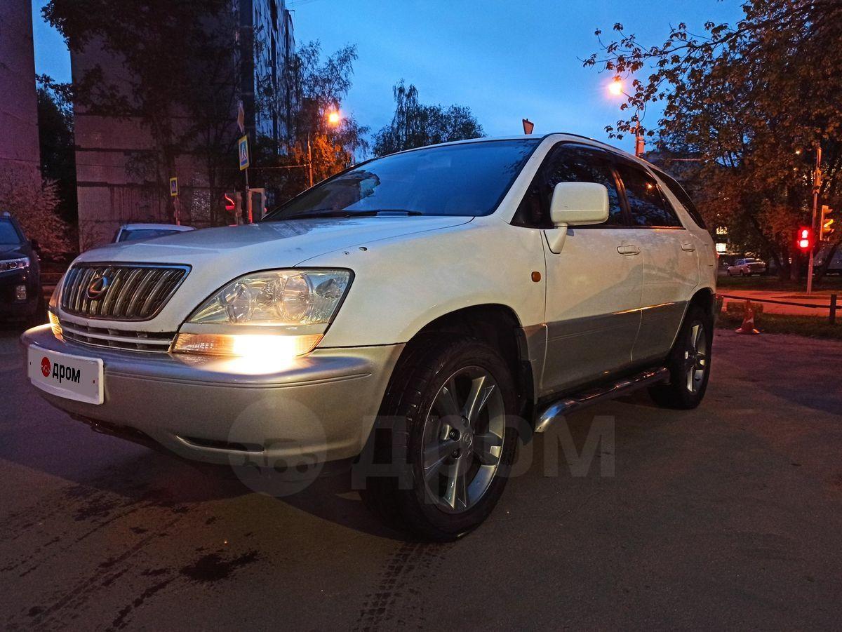 Продается авто Toyota Harrier 2002 года в Москве, На машине стоит контрактный  двигатель, работает как часы японские, комплектация 3.0 G package, бензин,  3 литра