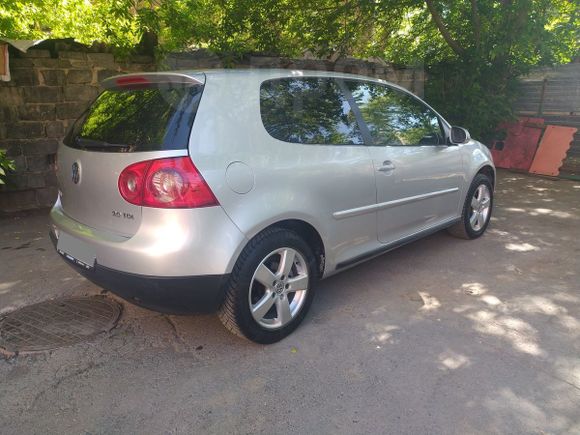  3  Volkswagen Golf 2007 , 210000 , 