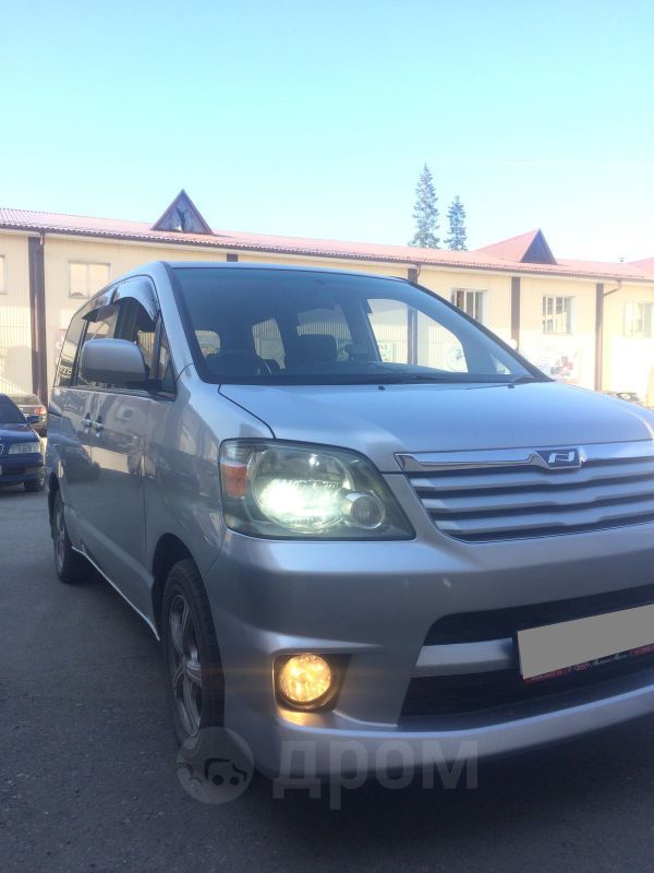    Toyota Noah 2002 , 500000 , -