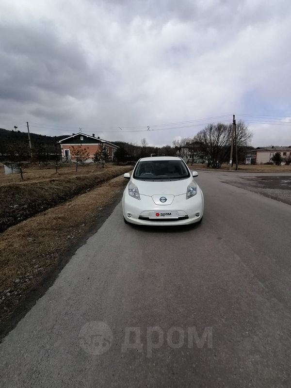  Nissan Leaf 2011 , 300000 , 