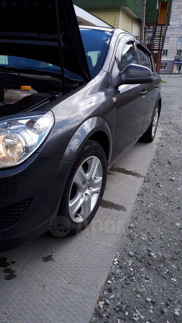  Opel Astra 2010 , 370000 , 