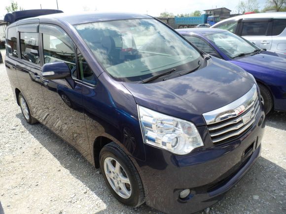    Toyota Noah 2012 , 950000 , 