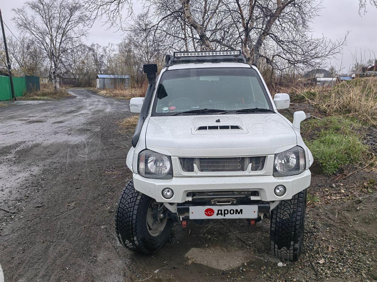 Авто Сузуки Джимни 2012 год в Елизово, Багажник, свет на багажнике в круг,  свап двигателя 1.5 (М15А), автомат сиера, 0.7 литра, акпп, пробег 143  тыс.км, джип/suv 3 дв.