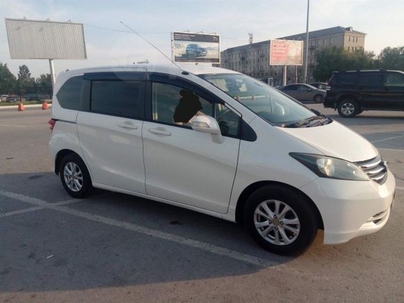    Honda Freed 2009 , 730000 , 