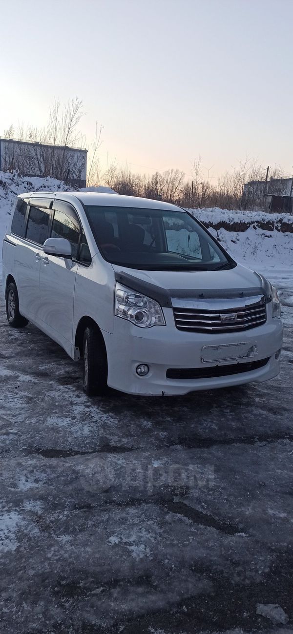    Toyota Noah 2011 , 1000000 , 