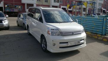    Toyota Voxy 2006 , 700000 , 