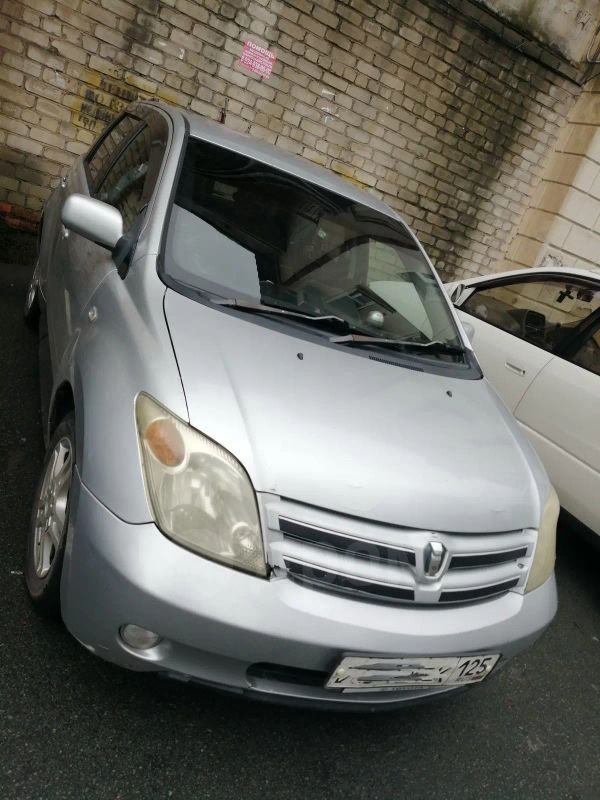  Toyota ist 2002 , 330000 , 