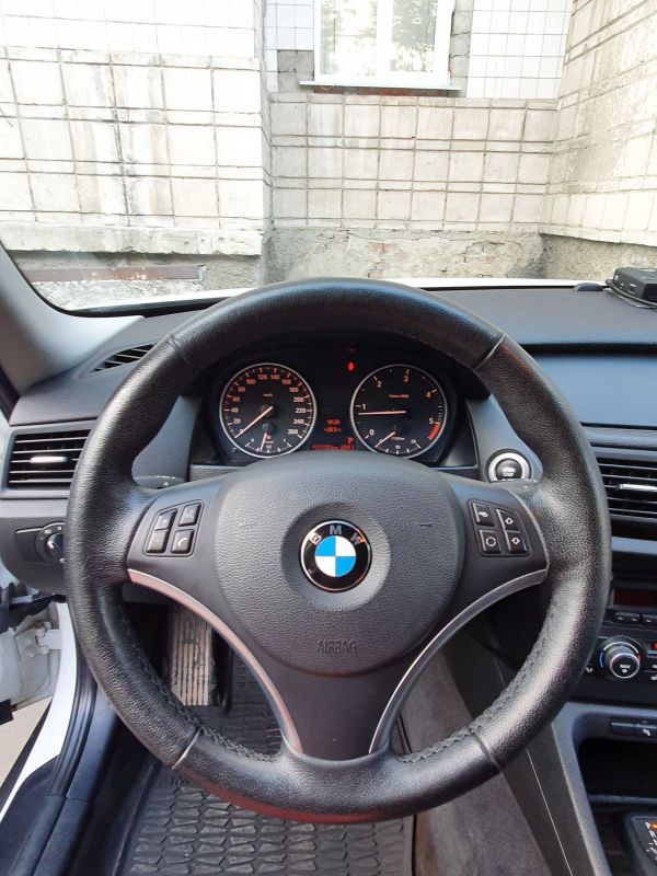 SUV   BMW X1 2012 , 900000 , 