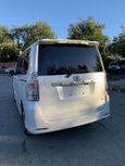    Toyota Voxy 2010 , 445000 , 