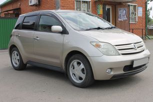  Toyota ist 2002 , 250000 , 