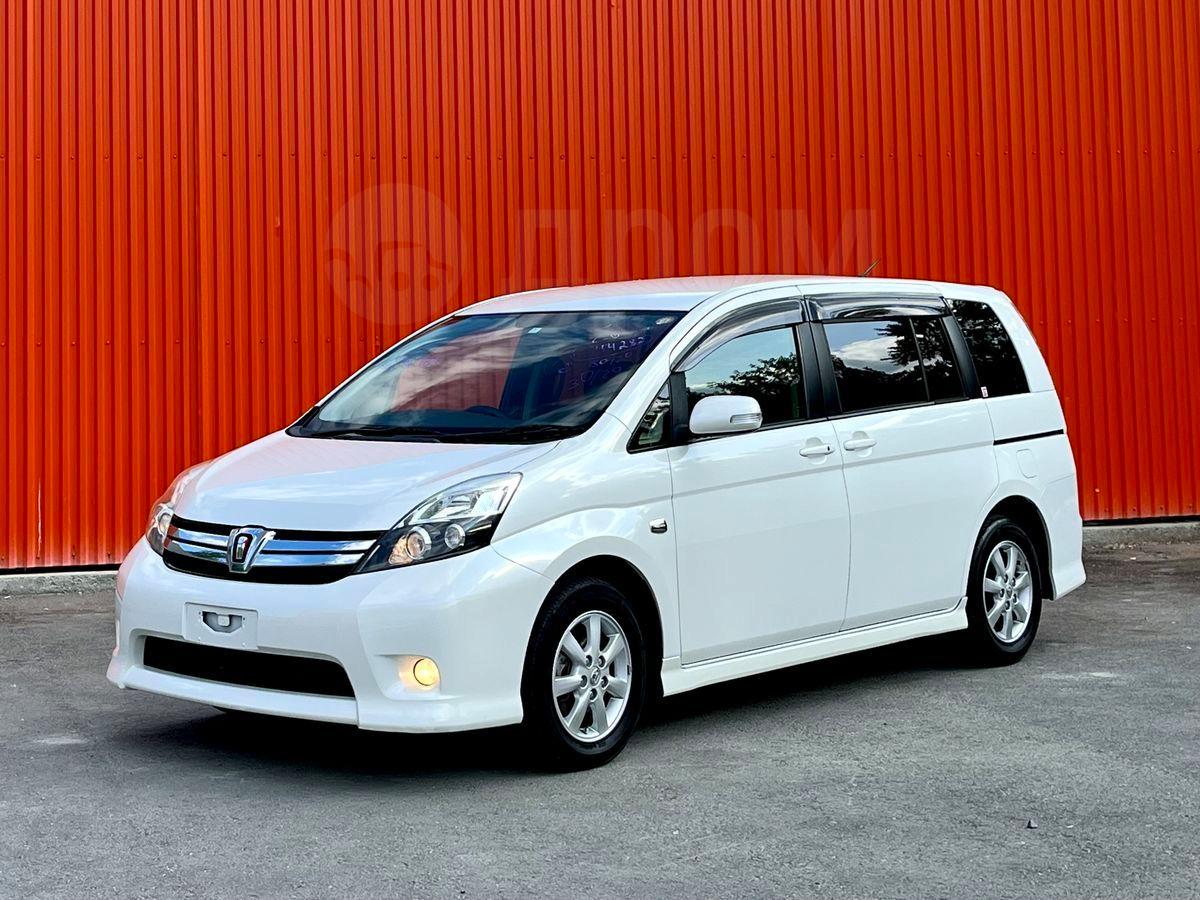 Toyota минивэн Исис