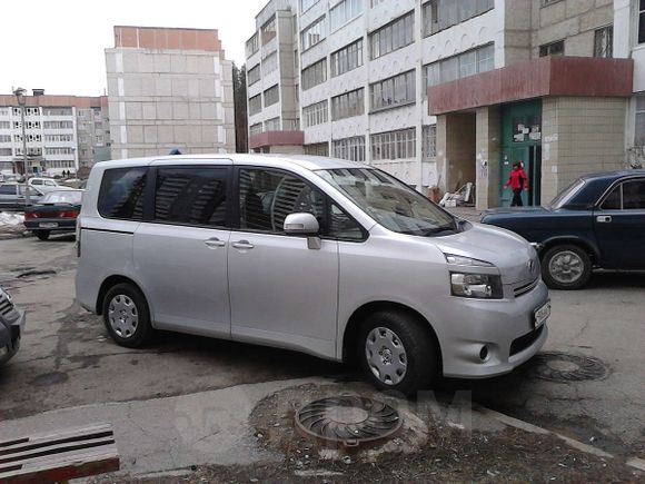    Toyota Voxy 2007 , 670000 , 