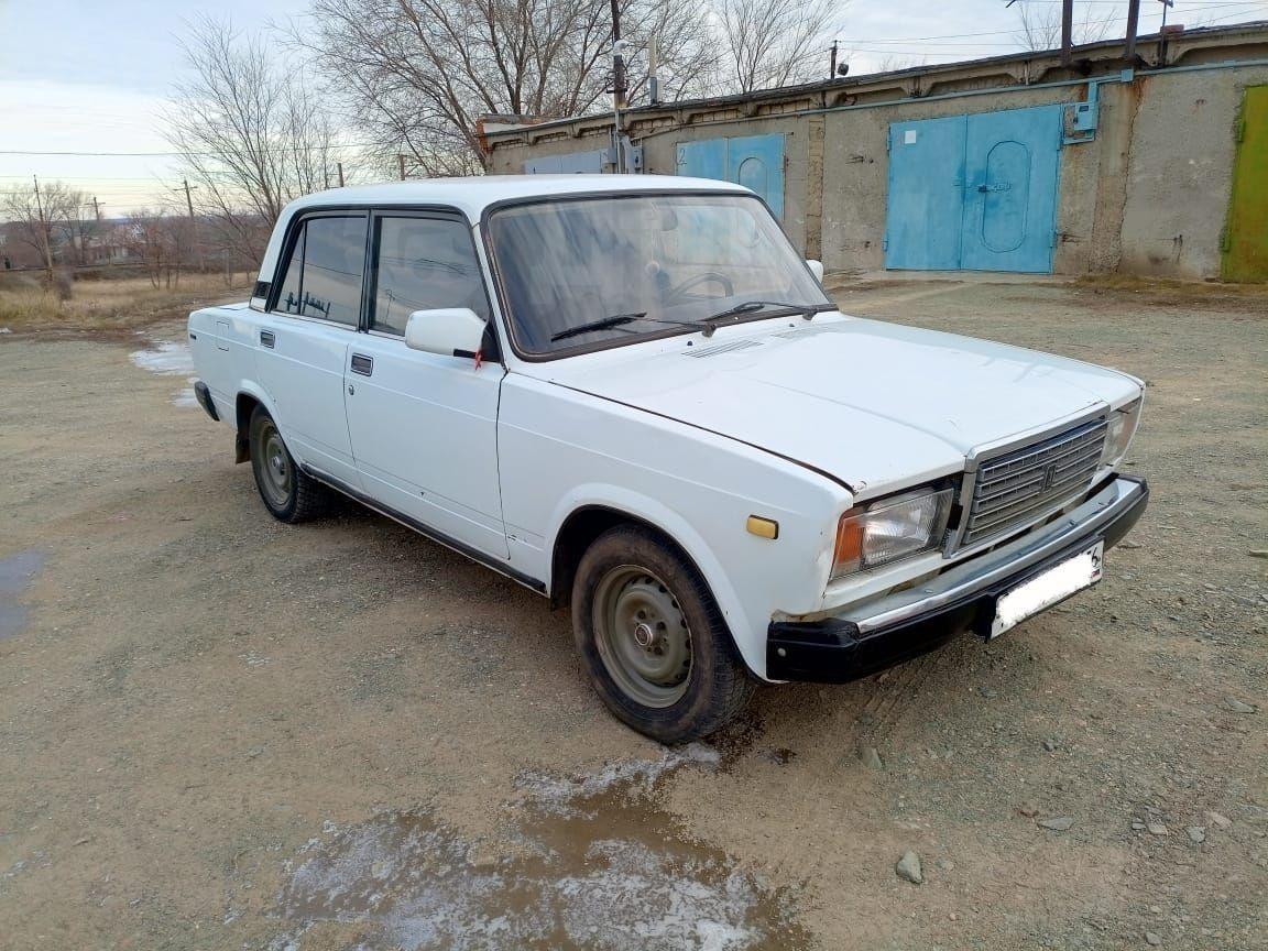 Авто ВАЗ 2107 2003 в Орске, Продам 2107. 2003 г. в в хорошем состоянии, дно  целое, хорошая ходовка, ДВС 1, белый, цена 90тыс.руб., МКПП, 1.6 литра