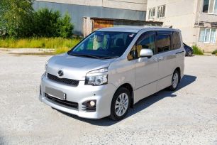    Toyota Voxy 2013 , 1200000 , 