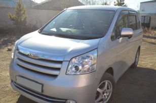    Toyota Noah 2008 , 650000 , 