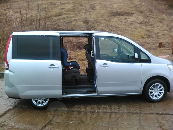    Nissan Serena 2005 , 520000 , 