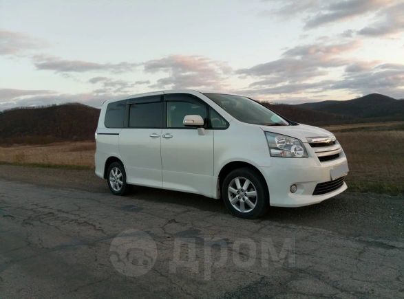    Toyota Noah 2009 , 800000 , 