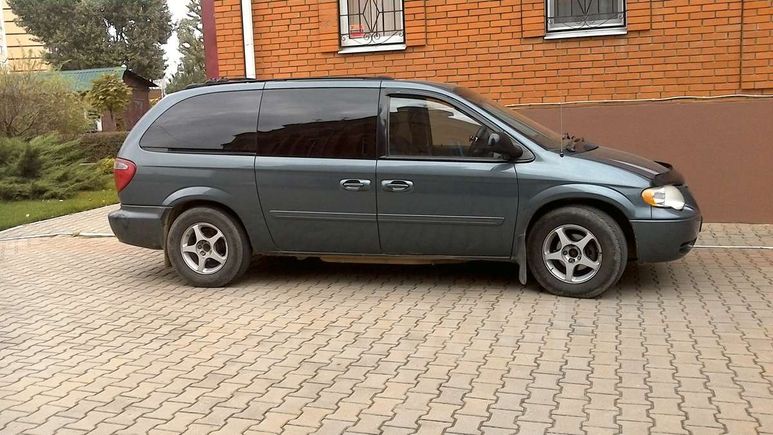    Chrysler Town and Country 2004 , 440000 , 