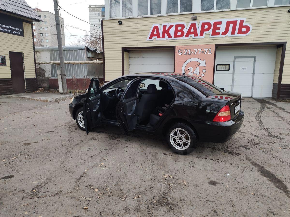 Продам Toyota Corolla 2003 года в Томске, Технически машина в хорошем  состоянии, обмен на более дорогую, мкпп, бензиновый двигатель, черный, 1.4  литра, седан