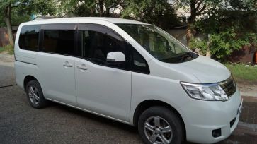    Nissan Serena 2010 , 650000 , 