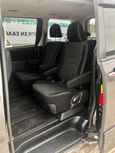    Toyota Voxy 2012 , 900000 , 