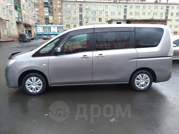    Nissan Serena 2011 , 900000 , 