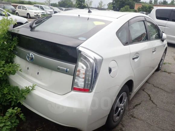  Toyota Prius PHV 2013 , 950000 , 