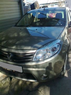  Renault Sandero 2010 , 330000 , 