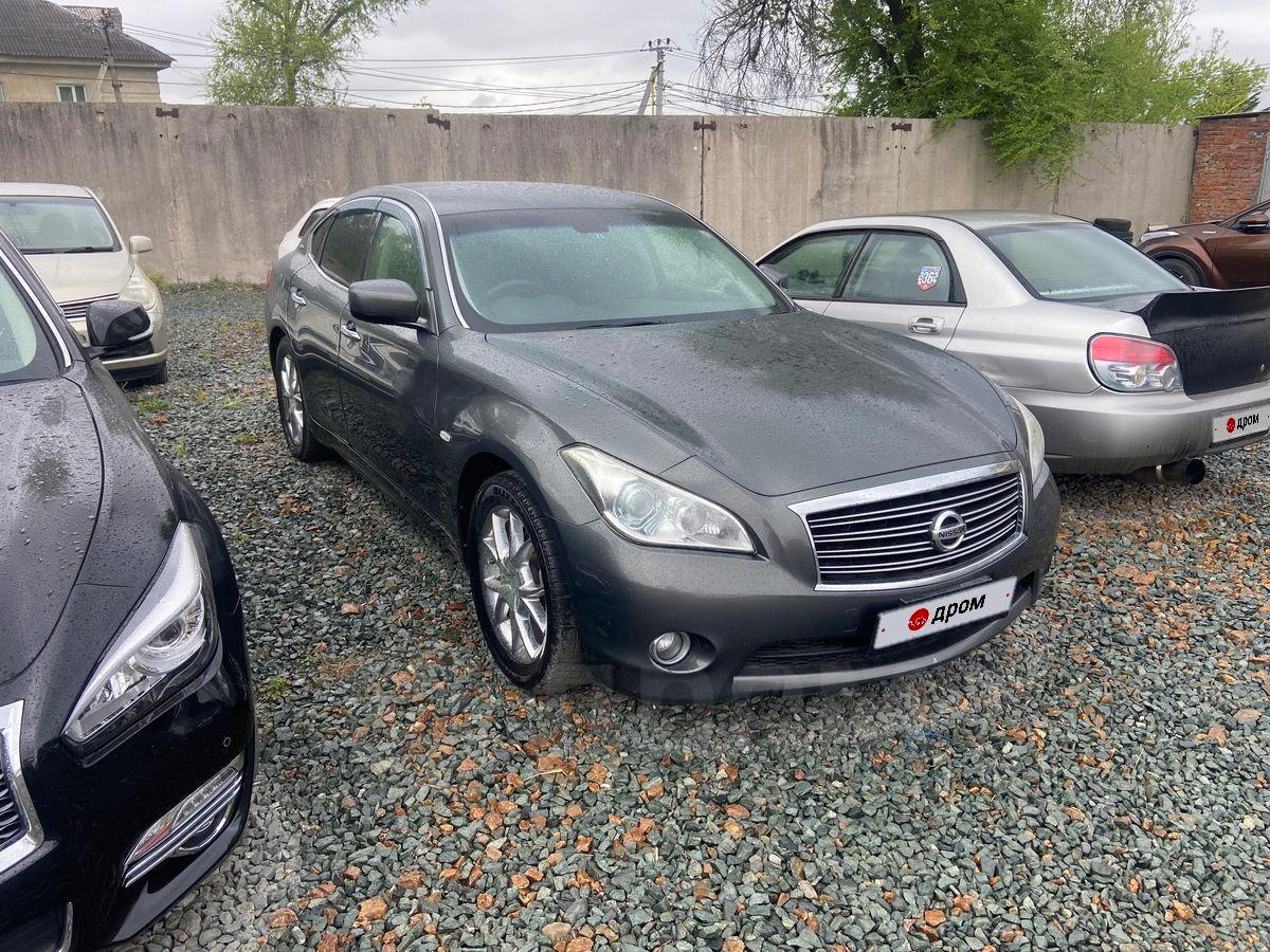 Nissan Fuga 3 5 мокрый асфальт