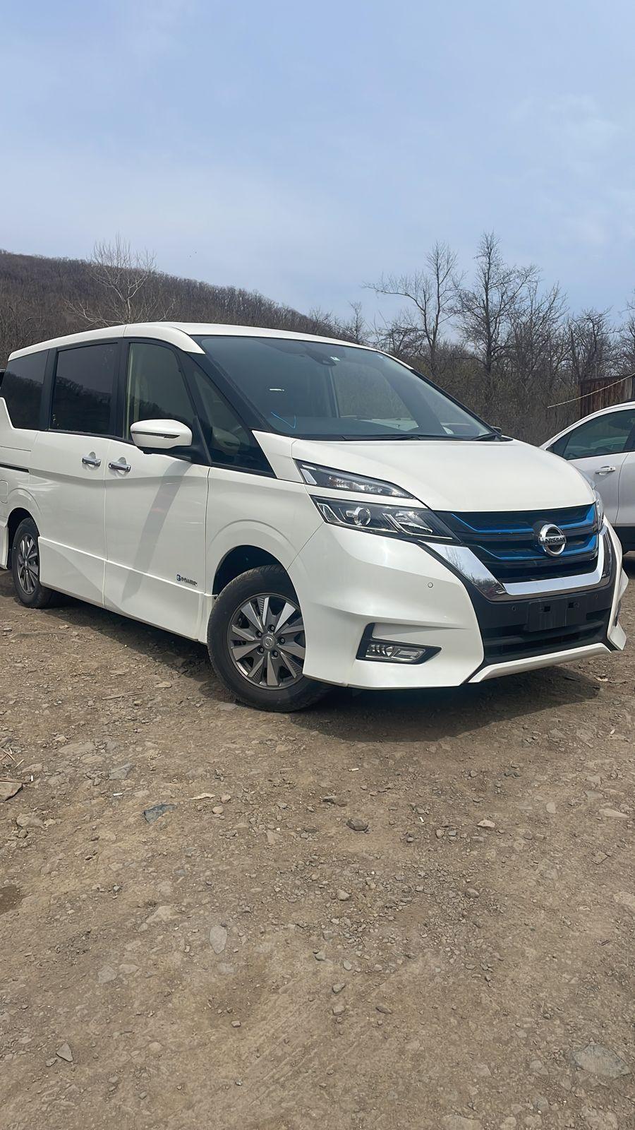 Продаётся авто Nissan Serena 2019 в Лесосибирске, Идеальное состояние,  гибрид, бензиновый двигатель, 1.2 e-Power Highway Star V, АКПП