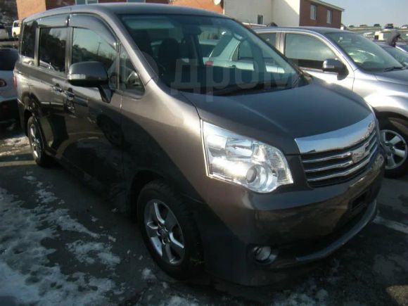    Toyota Noah 2011 , 750000 , 