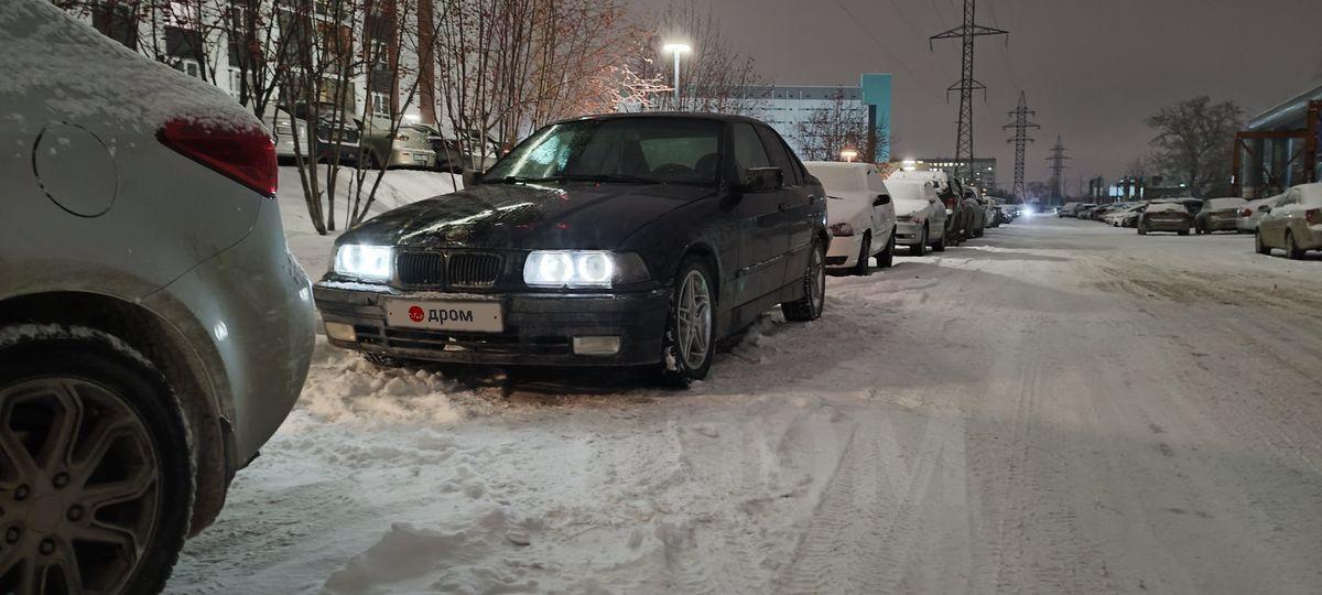 БМВ 3 серии 1991 в Новосибирске, Черная тройка на черном салоне ...